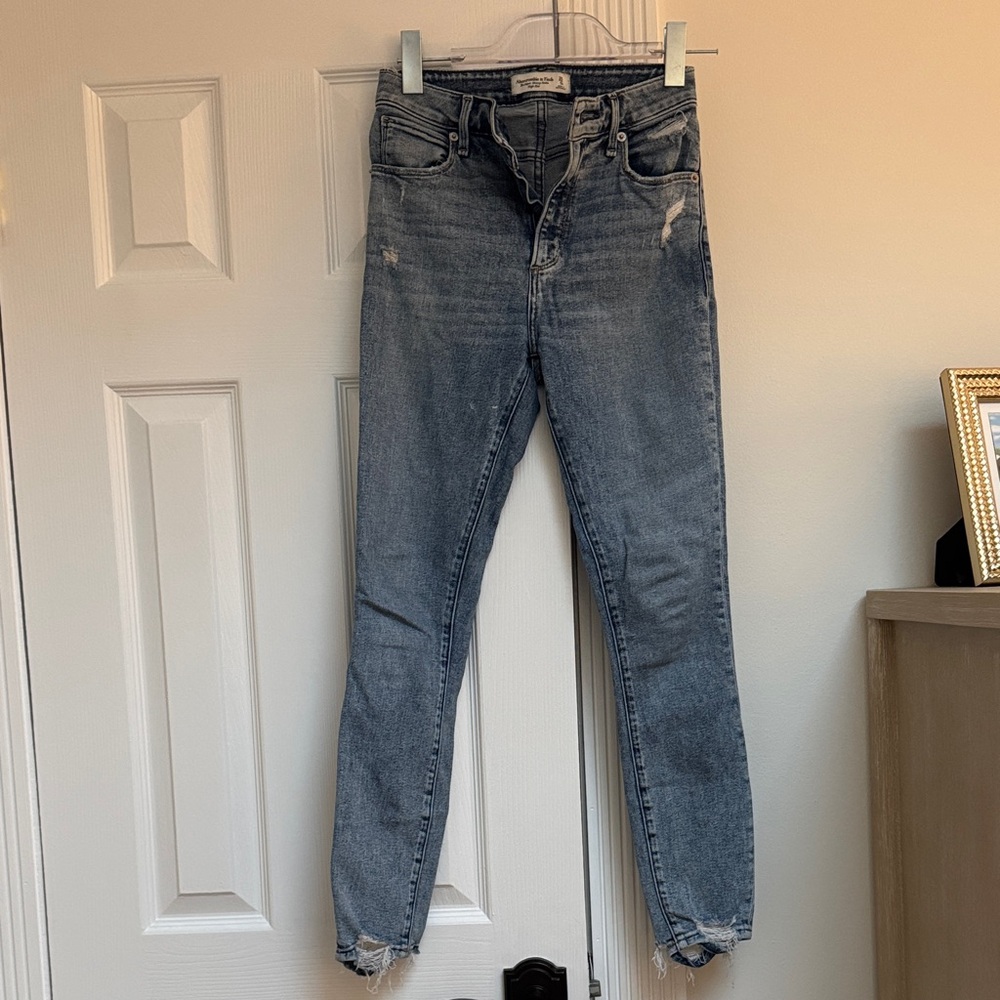 Abercrombie & Fitch Distressed Skinny Jeans - Blue